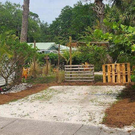 1 Beige Cozy Bungalow Or 1 White Cozy Efficiency Cottage In ไททัสวิลล์ ภายนอก รูปภาพ