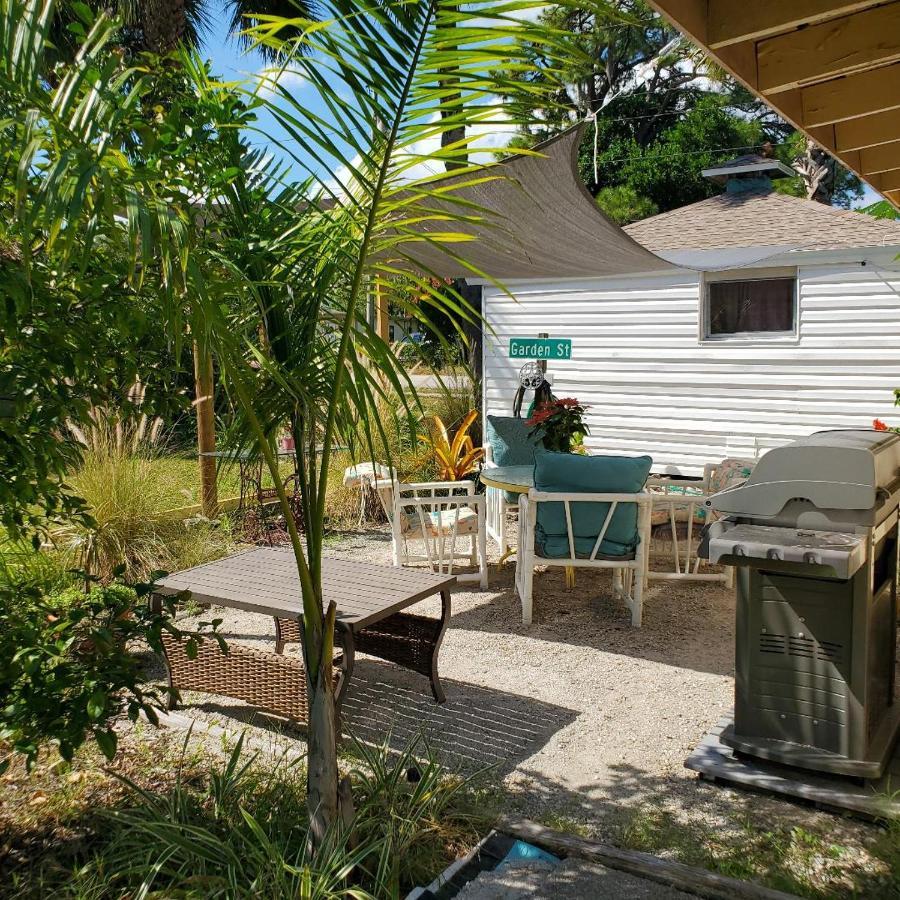 1 Beige Cozy Bungalow Or 1 White Cozy Efficiency Cottage In ไททัสวิลล์ ภายนอก รูปภาพ