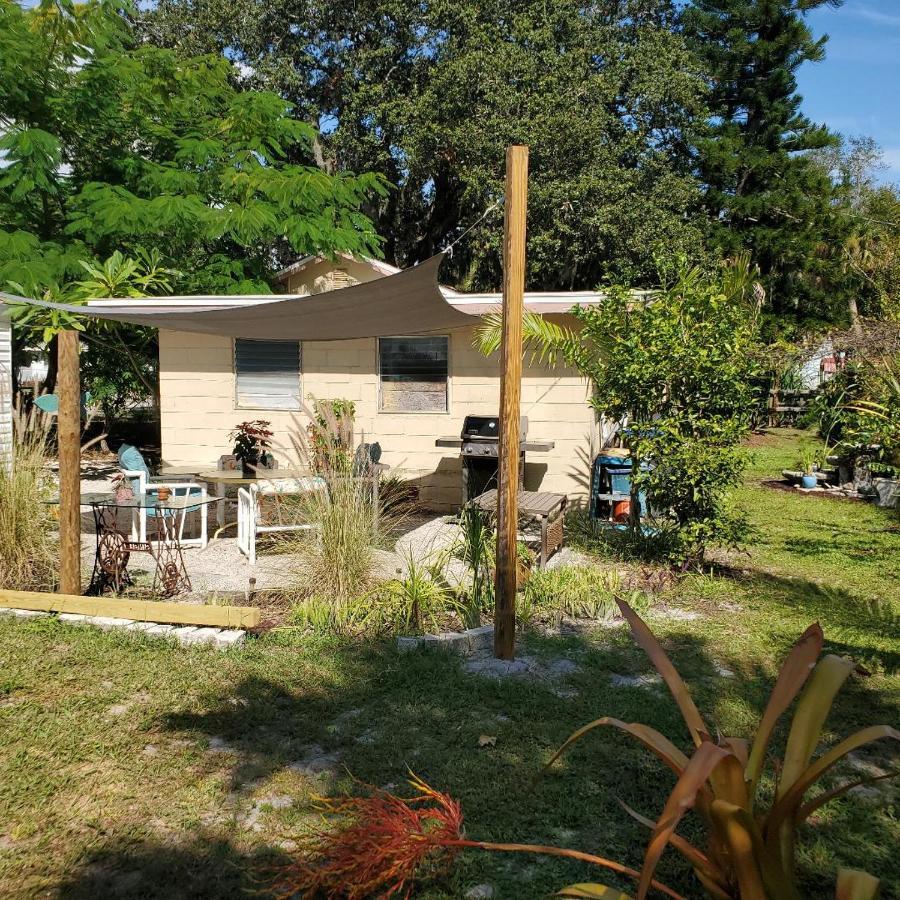 1 Beige Cozy Bungalow Or 1 White Cozy Efficiency Cottage In ไททัสวิลล์ ภายนอก รูปภาพ