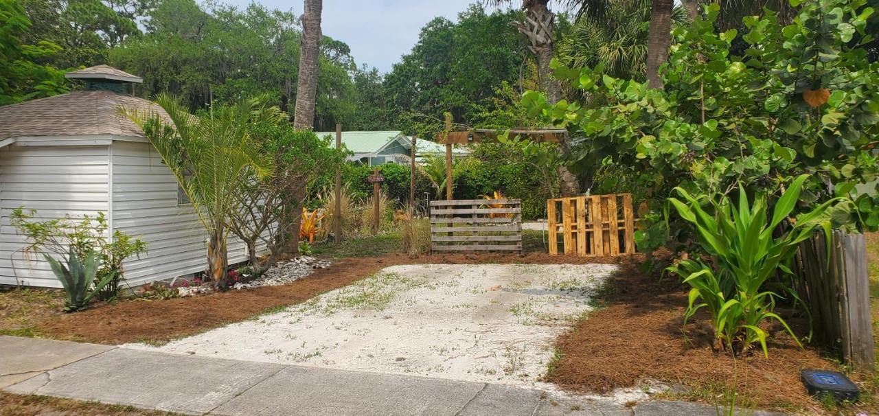 1 Beige Cozy Bungalow Or 1 White Cozy Efficiency Cottage In ไททัสวิลล์ ภายนอก รูปภาพ