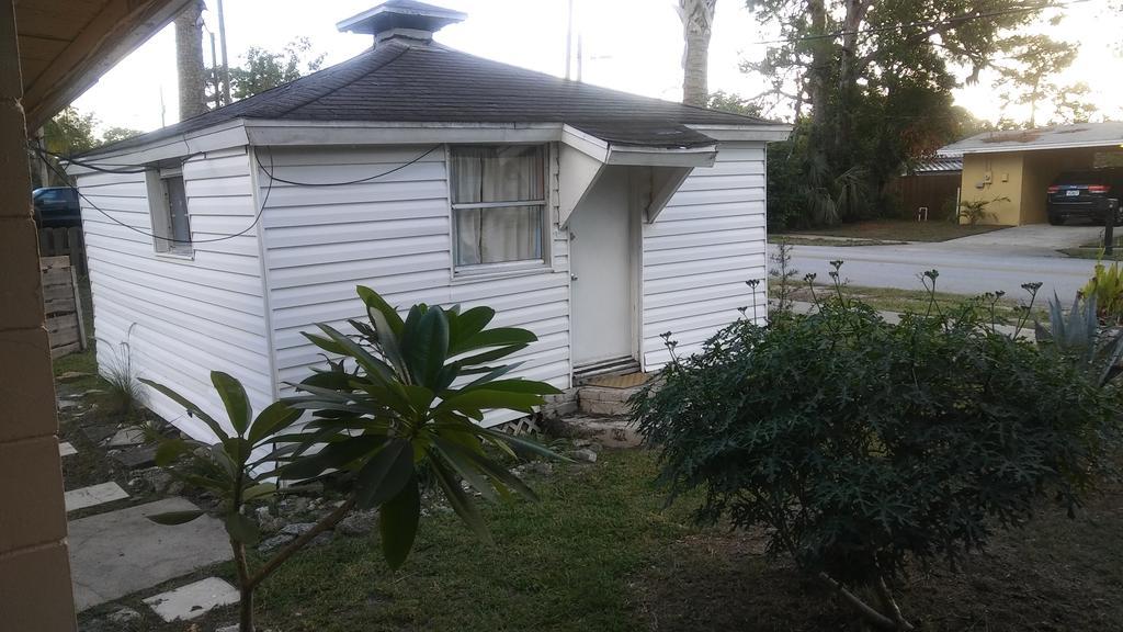 1 Beige Cozy Bungalow Or 1 White Cozy Efficiency Cottage In ไททัสวิลล์ ภายนอก รูปภาพ